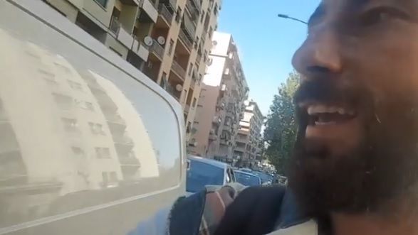 «Infame di m….!». Gli insulti a Vittorio Brumotti di Striscia