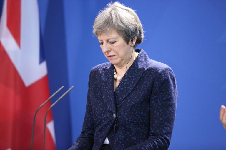 Theresa May si avvia sempre più sola verso una Brexit senza accordo