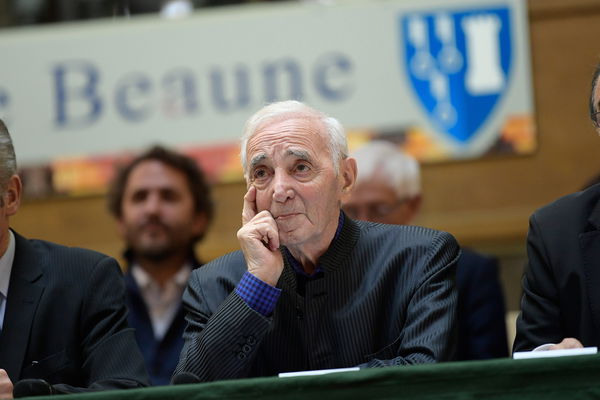 Charles Aznavour è morto: addio all’ultimo menestrello
