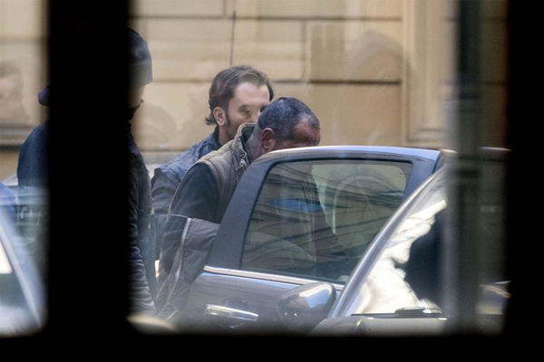 Bomba artigianale contro la casa della pentita che fece arrestare il clan Spada