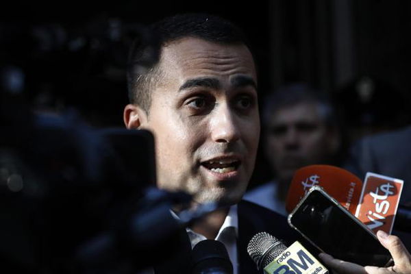 Dopo il sì al Tap, Di Maio prova a distrarre la base pentastellata: «Almeno la Tav non si farà»