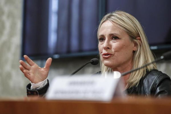 Finisce la corsa al Tg1 dopo l’accordo notturno del governo, la direzione verso Federica Sciarelli