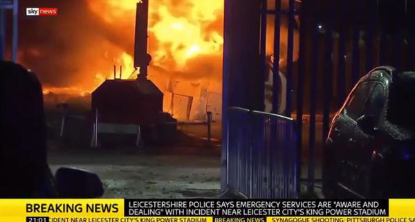 Leicester, cade fuori dallo stadio l’elicottero del presidente: «Era a bordo»