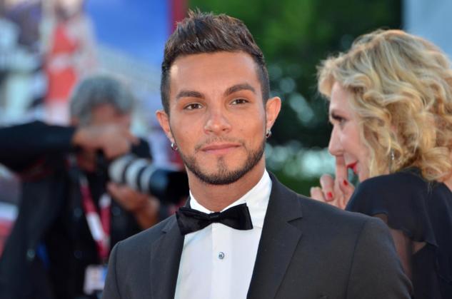 Carta canta: «Sono gay e ho un fidanzato. Basta vivere nel silenzio» article-post