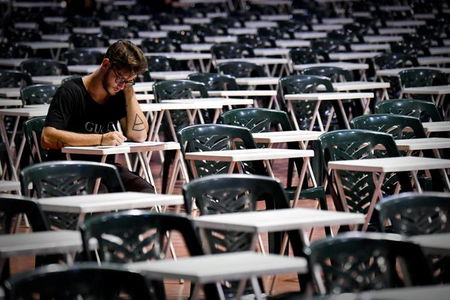 Abolito il numero chiuso a Medicina, anzi no. O almeno, non per ora article-post