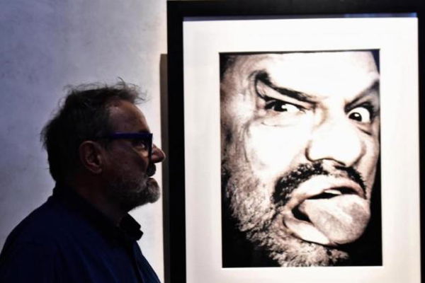 Oliviero Toscani: «Anche il mio cane è più intelligente di un leghista»