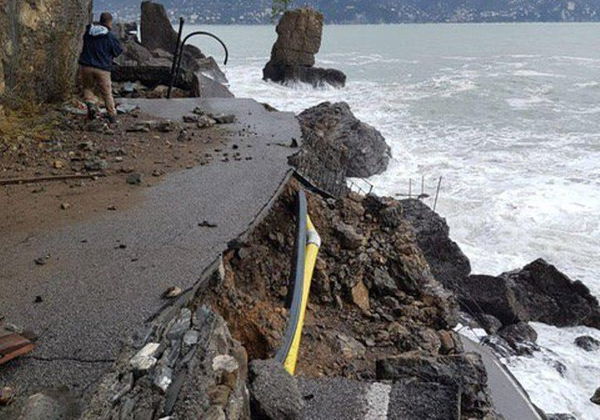 Maltempo, crolla la strada panoramica verso Portofino | FOTO