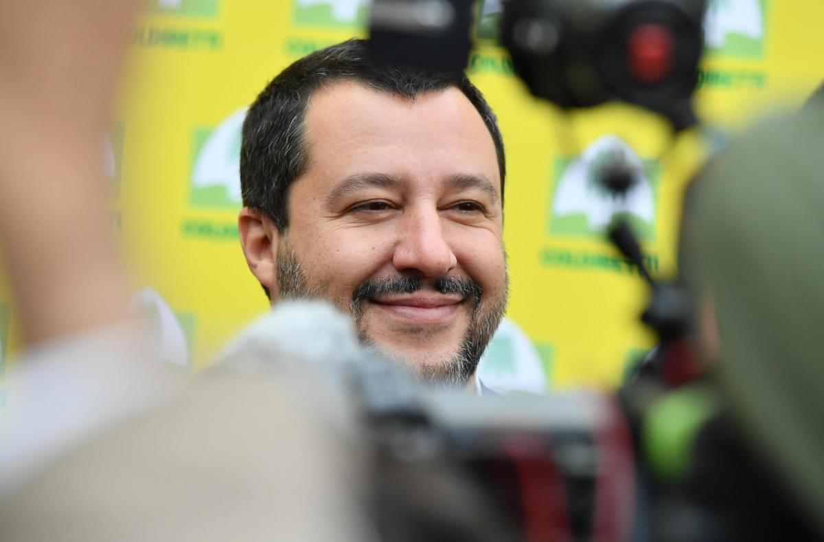 Salvini lancia una nuova sfida: dopo le navi vuole bloccare gli aerei article-post