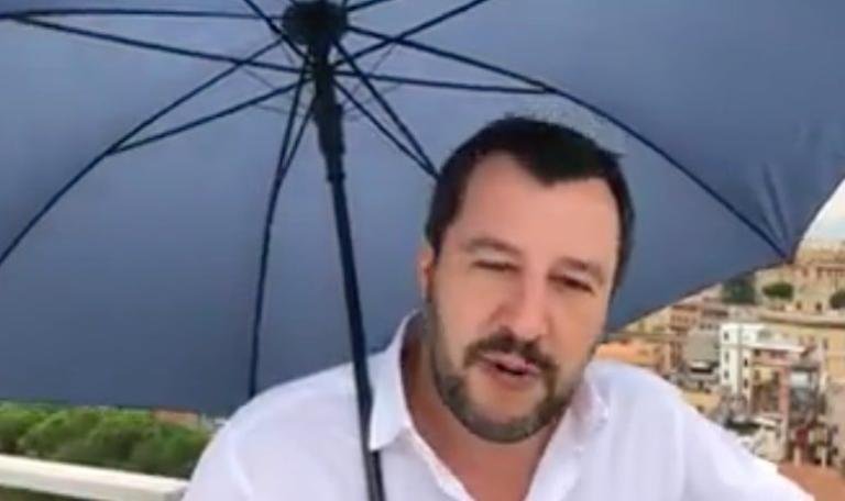 Salvini, diretta Facebook senza il nome di Stefano Cucchi: poi invita i parenti al Viminale