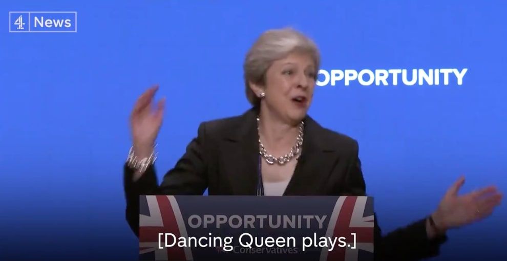 Theresa May ha ballato goffamente. Di nuovo | VIDEO article-post