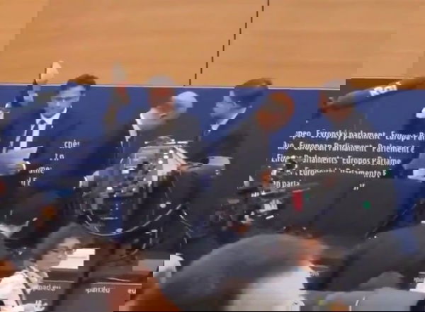 A Salvini non è affatto piaciuta la messinscena della scarpa di Ciocca a Strasburgo