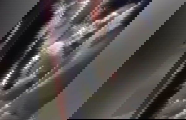 Maltempo, a Roma l’acqua entra nell’autobus-gommone | VIDEO