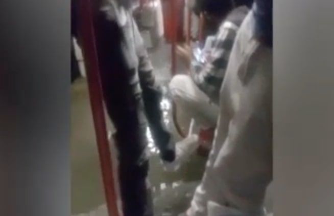 Maltempo, a Roma l’acqua entra nell’autobus-gommone | VIDEO article-post