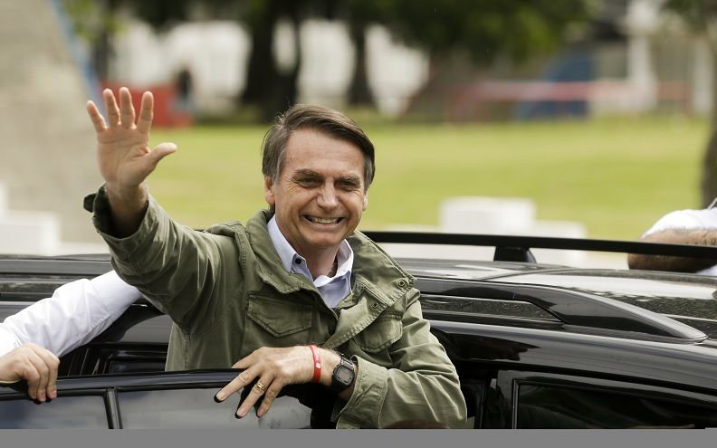 Il Brasile vira a destra. Il populista Bolsonaro vince con il 55% article-post