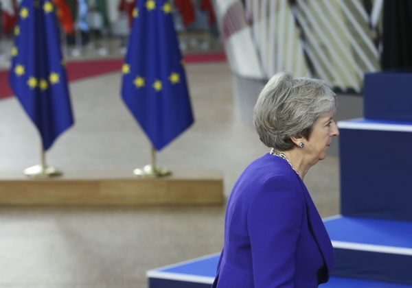 Brexit, dalla birra senza May alla sospensione del summit di novembre