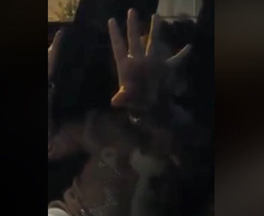 «Papà, perché i miei compagni mi chiamano cacca?» | VIDEO