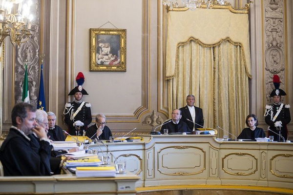 Dj Fabo, gli ex presidenti ‘bocciano’ la decisione della Corte Costituzionale