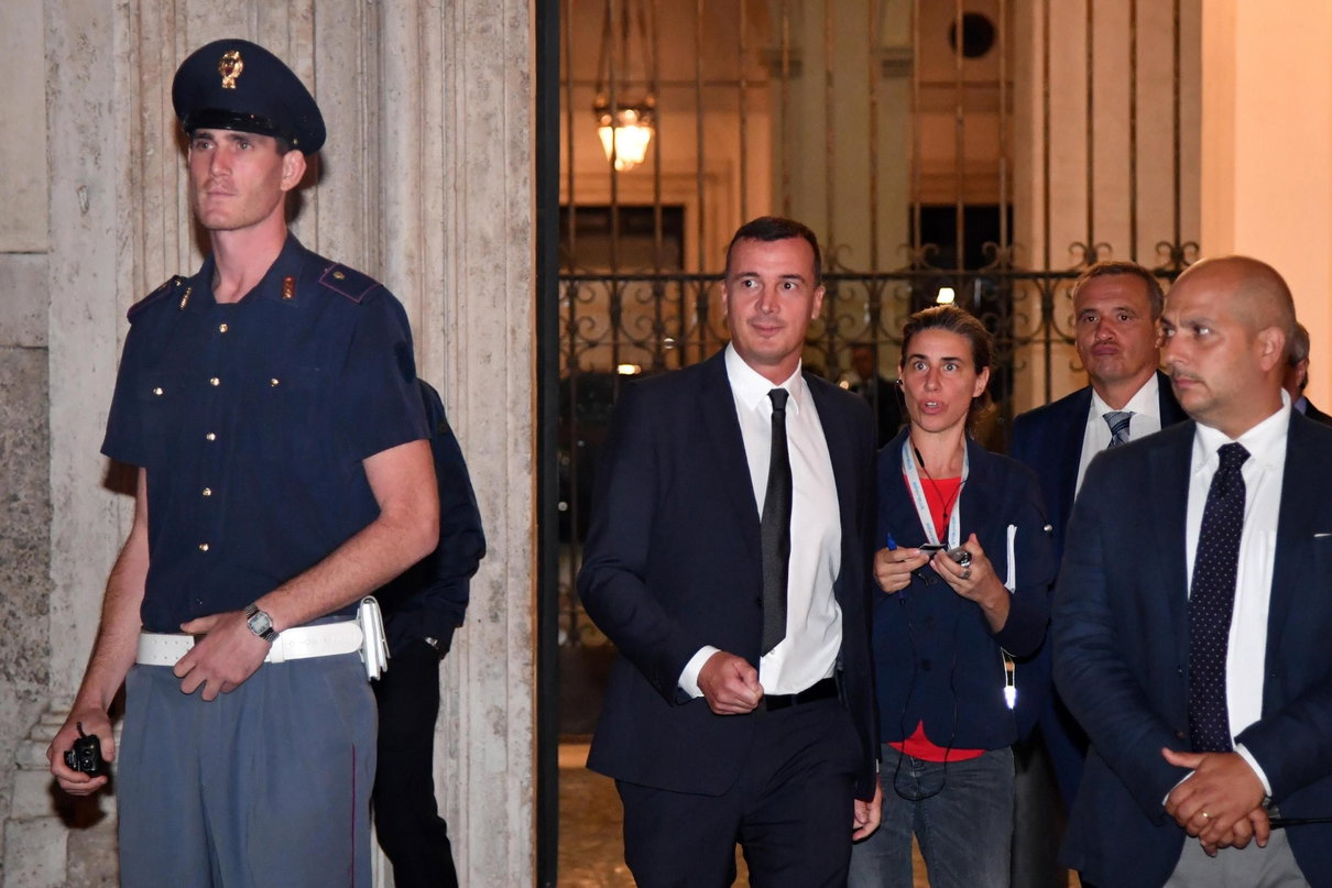 La procura di Roma indaga sulle minacce via WhatsApp di Rocco Casalino ai tecnici del Mef article-post