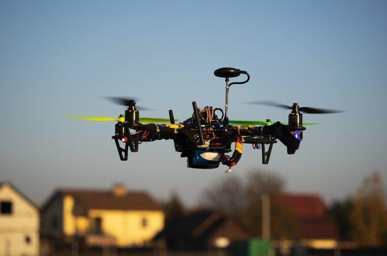 Criminalità 3.0, a Taranto hanno utilizzato un drone per portare la droga nel carcere