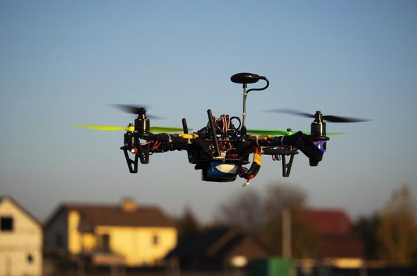 Criminalità 3.0, a Taranto hanno utilizzato un drone per portare la droga nel carcere