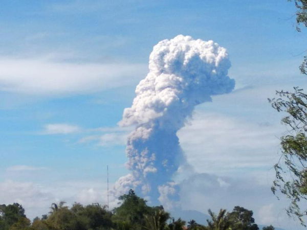 Indonesia, tutte le bufale sull’eruzione del vulcano Soputan