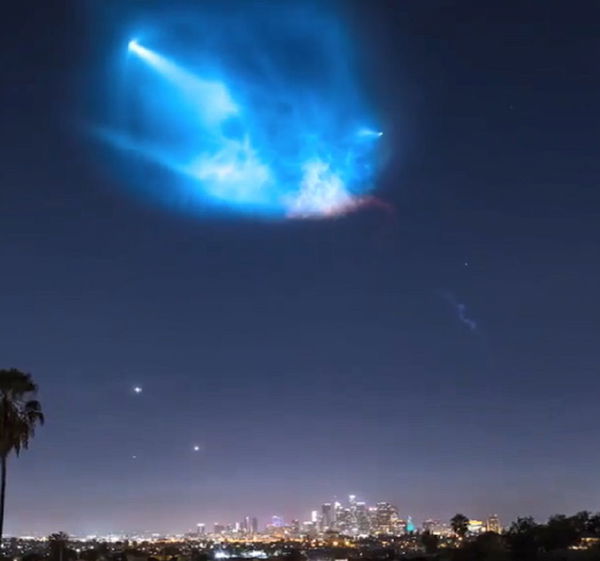 Falcon 9, il razzo di SpaceX è atterrato in California | VIDEO