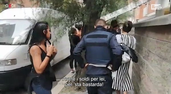 «Pappona, schifosa». Federica Angeli insultata durante lo sgombero Spada a Ostia