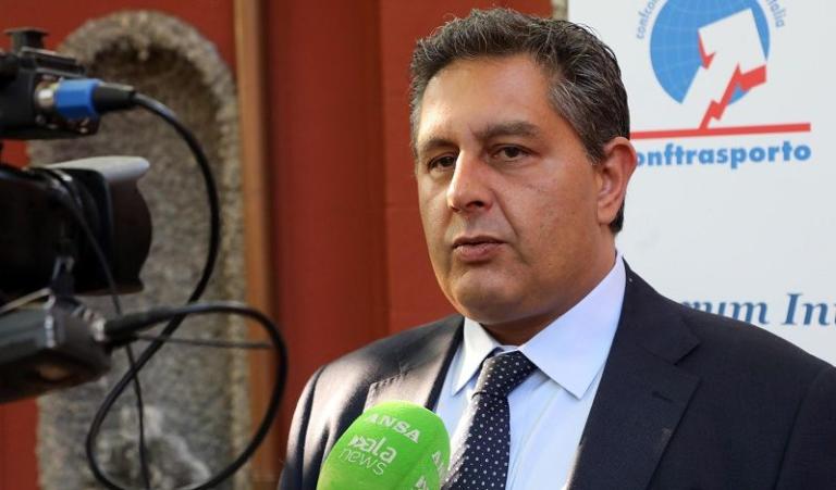 Giovanni Toti si chiede se Forza Italia esiste ancora: «Me la trovate?»
