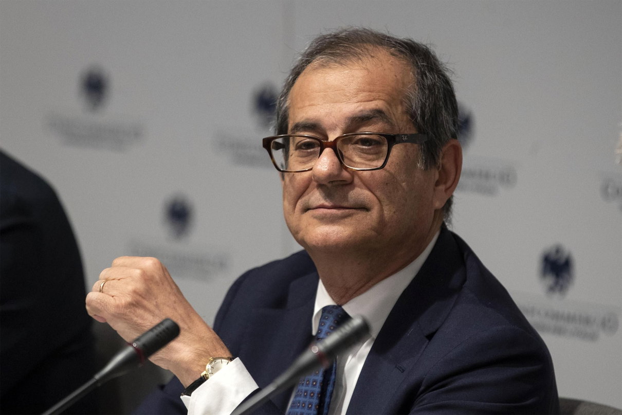 Giovanni Tria davanti a Confindustria: «Resta il 2.4% per il 2019, ma l’obbiettivo è far crescere l’Italia» article-post