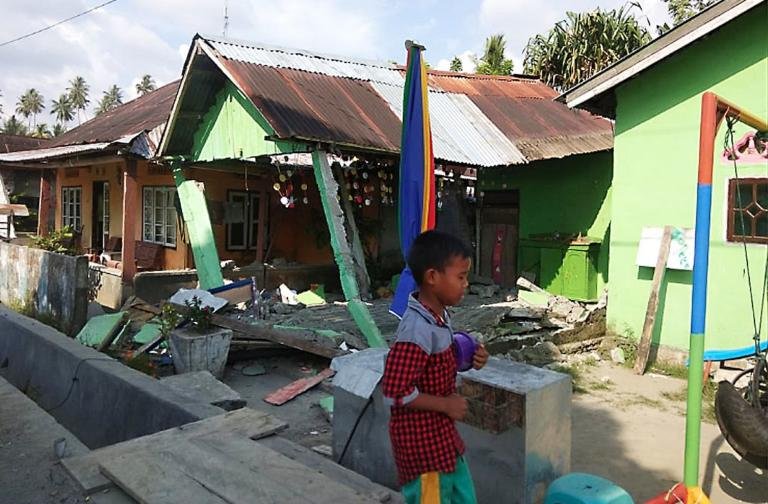 Indonesia, continua il caos tra fosse comuni e detenuti in fuga