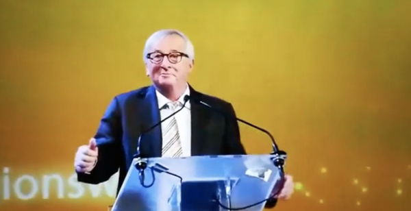 Juncker balla come Theresa May