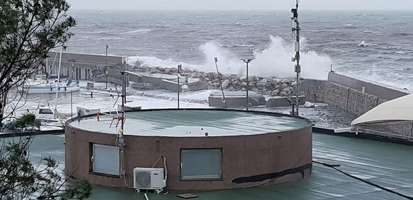 Maltempo, a Rapallo si schiantano decine di yacht (anche quello di Berlusconi)