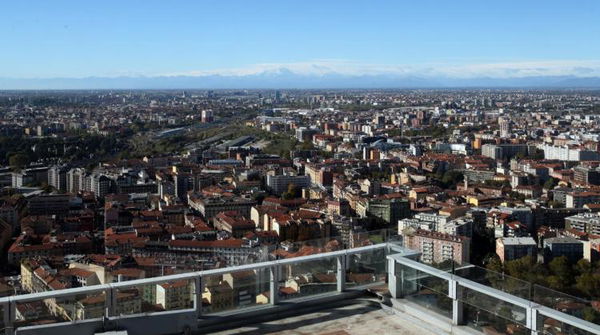 Chiara Appendino, ecco tutte le foto di Milano con le montagne