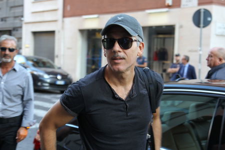 Il post virale di Beppe Fiorello dopo la revoca degli arresti per Mimmo Lucano article-post