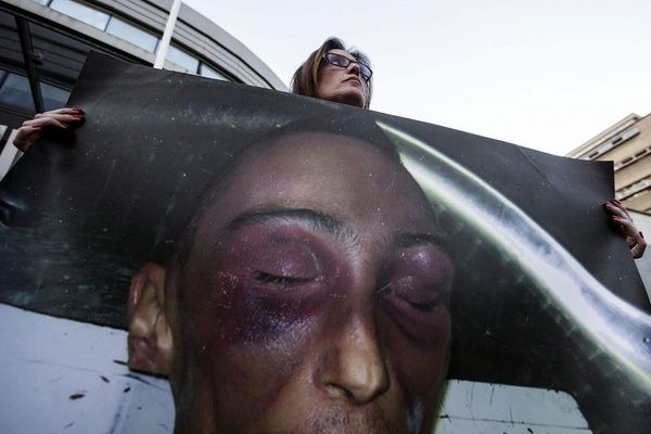 Caso Cucchi, il racconto del carabiniere: «Fu spinto e preso a schiaffi e calci in faccia»