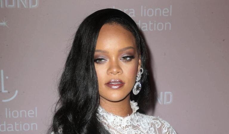 Rihanna ha rifiutato di cantare al Superbowl, il motivo è politico