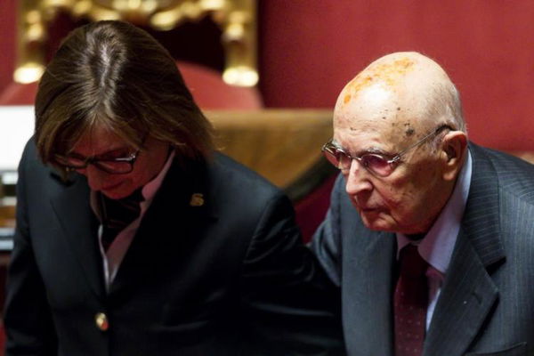 Napolitano torna in Senato (e con lui anche gli insulti in rete)