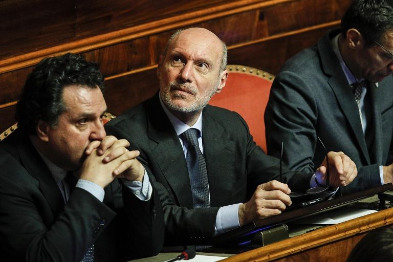Il senatore De Falco: «Di Maio mi ha mandato tanti messaggi, mi ha chiesto di salvare il governo» article-post