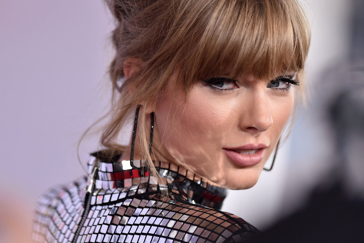 Taylor Swift da record agli American Music Awards article-post