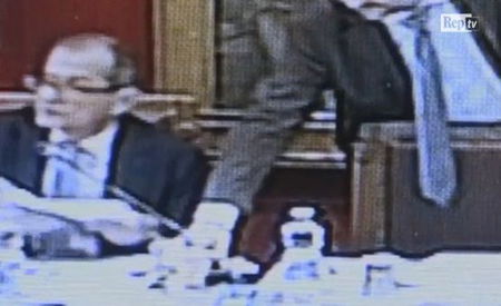 Manovra, scontro tra Tria e Brunetta. E il leghista Borghi spegne il microfono al ministro article-post