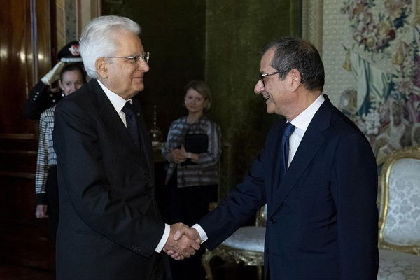 Il ministro Tria ancora vicino alle dimissioni, fermato da Mattarella