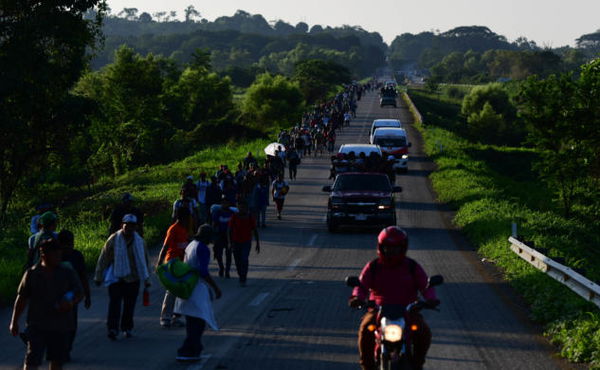 Donald Trump vuole dispiegare l’esercito per bloccare la carovana proveniente dall’Honduras