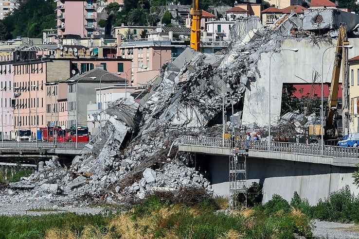 I dirigenti del Ministero e le chat cancellate dopo il crollo del ponte Morandi article-post