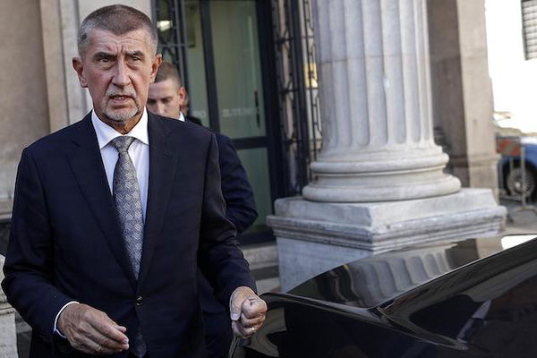 L’accusa del figlio del primo ministro della Repubblica Ceca: «Mi ha fatto rapire per non testimoniare contro di lui»