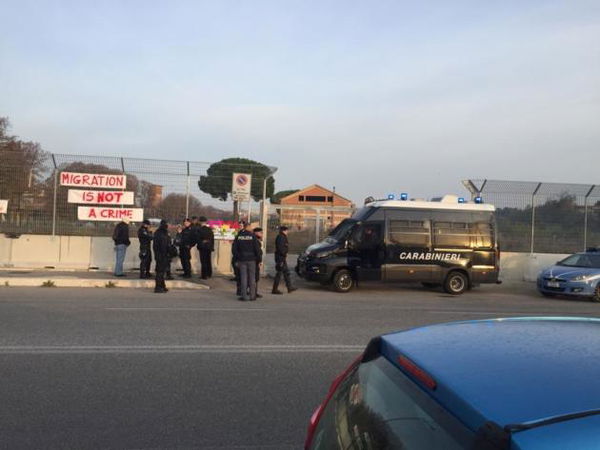 Baobab, le forze dell’ordine sgomberano piazzale Maslax a Roma