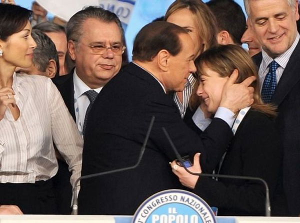 Giorgia Meloni contro Saviano: «Taci, tu che vai a braccetto con un indagato»