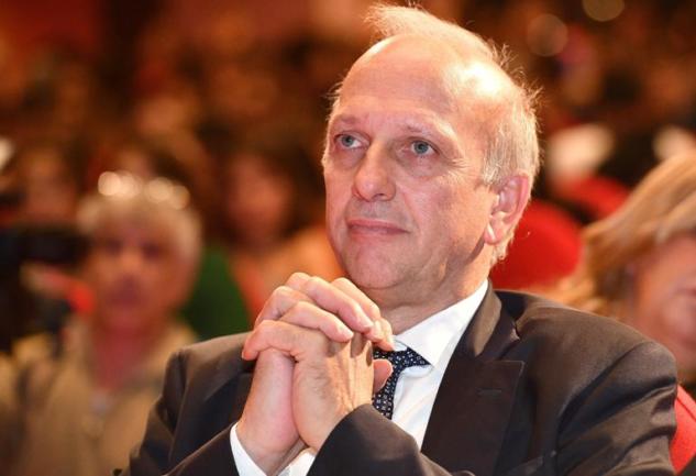 Il ministro dell’Istruzione prepara la circolare: «Meno compiti, Natale si passa in famiglia» article-post