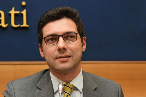 Il Movimento 5 Stelle ritira l’emendamento sui contraccettivi gratis ai migranti: «La Lega non è d’accordo»