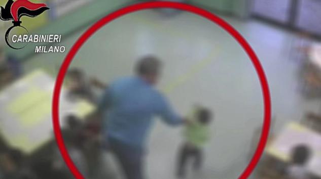 Urla, schiaffi e spintoni a bambini di due anni. Arrestato maestro d’asilo | VIDEO article-post