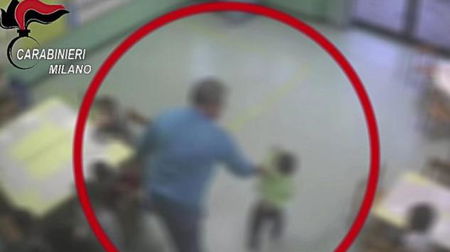 Urla, schiaffi e spintoni a bambini di due anni. Arrestato maestro d’asilo | VIDEO article-post